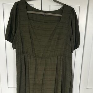 SHEIN Green Tiered Dolman Sleeve Midi Dress